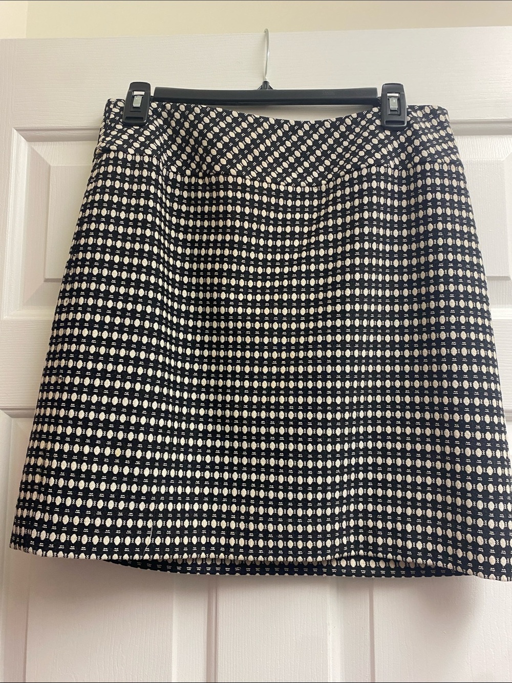 LOFT Black white dot pattern lined Skirt with Dot Grid and back pockets - size 6